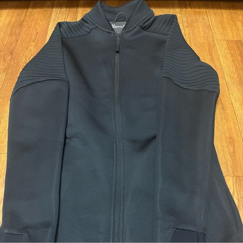Women’s Under Armour Black Fitted Jacket Size Small